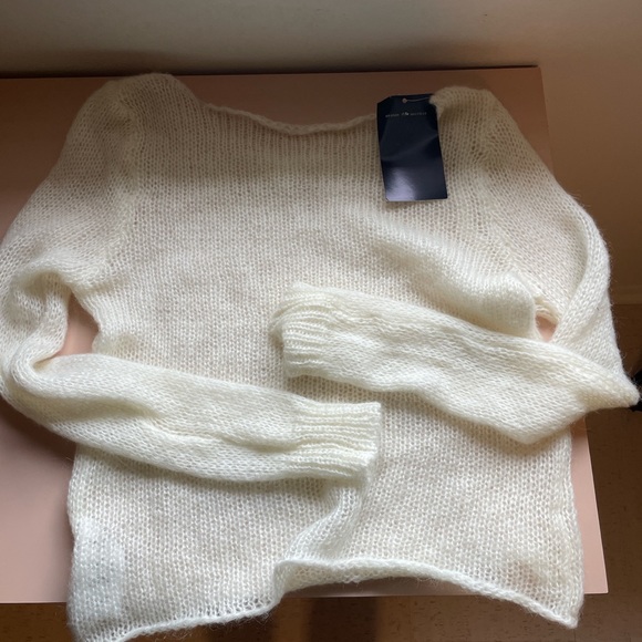 Brandy Melville Sweaters - Brandy Melville cream sweater